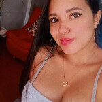 Latina cariñosa de regreso