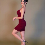 Morena esbelta elegante