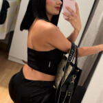 BELLA MORENA - POR PRIMERA VEZ LAURA HOLA mi amor me llamo LAURA soy una chica colombiana de 19 año