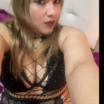 Camila rubia cariñosa