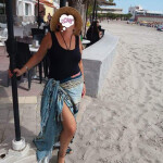 JULIA CARIÑOSA - En busca de momentos felices me gustan mucho los dulces los abrazos apretujados ten