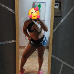 Hermosa morena con curvas alucinantes