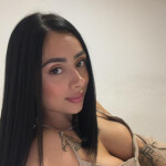 Karina hermosa y carismática