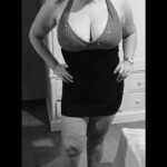 Laura - Hola cariño soy Elena una mujer madura elegante agradable educada . Seré tu masajista favori