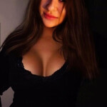 CHICA MORENA CON CURVAS RECIENTES EN VALENCIA