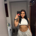 UNA MORENA GUAPETONA ENROLLADADORA CON MUCHAS GANITAS DE DISFRUTAR