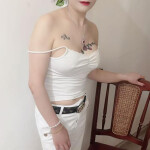 Mimi chica asiática delgada y completa -