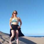 EN SALOU RUBIA DE FINAS CURVAS IMPLIKADA NOVEDAD