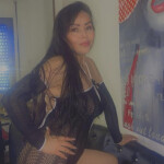 Natalia a un terremoto y hermosa