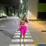 JOVENCITA EXÓTICA Y CON MUCHO ENCANTO