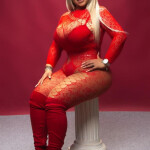 CAROL BOMBA LATINA CURVY
