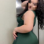 Mujer hermosa en foz