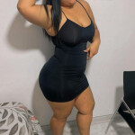 Hola soy Monse latina jovencita y muy bien..