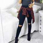 Joven y atractiva esperándote.632886572