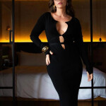 Guapa y elegante - Me llamo Nuria soy una bella madurita brasileña súper especial, con bellas curvas