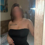 ANCIOSA MUJER BELLA CON CUALIDADES EXQUISITAS