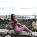 Latina joven y enrollada