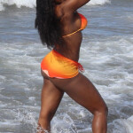 TYRA DIOSA DE ÉBANO y