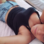 Sofia - Hola chicos. Soy de brasil y estoy aquí para hacer que la gente pase un rato agradable y se 