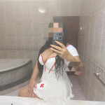 Latina con buenas curvas morena