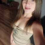 Femenina con F de . - Bajo una apariencia suave y refinada se esconde una mujer y con un para el . S