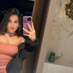 Laura 19 años - Hola mi amor soy Laura una chica latina tengo 19 años con una carita angelical educa