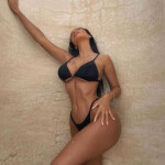 MIA. Vk - Hola estoy en casa de mi amiga valeska Pasaros a verme chicos!