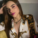 Lorena - Soy una mujer dulce y carismática con una figura armoniosa y un encanto que invita a sonreí