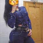 Latina morena alta voluptuosa cariñosa y