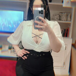 Dulce y atenta joven latina