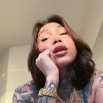Brasileña tatuada deportista muy hermosa y feminina