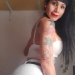 Bella trans femenina experta en masajes videollamada