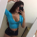 Brunita mujer latina