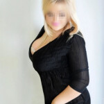 Marta mujer rubia con ojos azules en Denia