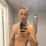 Alejo - Hola soy Alejo chico joven con físico definido y majo de paso por tu ciudad por primera vez.
