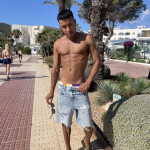 Contáctame - Soy un joven y masculino con una bonita sonrisa. . En mi piso privado o me desplazo al 