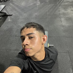 Joven latino - Hey que tal!! Por acá dispuesto escríbeme al WhatsApp si estás interesado en quedar c
