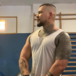 Hombre alto para masajes y diferentes actividades