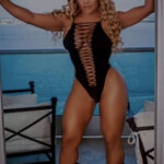 YALINA RUBIA EXÓTICA CON CLASE