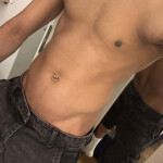 Chico latino masajista