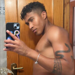 Colombiano - Hey que tal soy valentino colombiano de paso por unos dias educado y con mucho mido 1.7