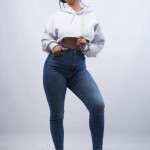 Oriana joven dependienta