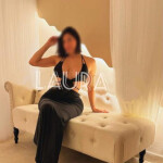 Laura impresionante masajista joven novedad