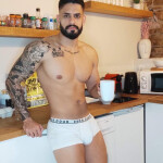 Y - Soy un caballero con presencia. CHICO CANARIO Totalmente masculino. Si lo que estás buscando es