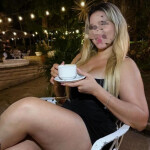 Hola mis amores somos dos amigas ven a pasar un momento super divertido con nosotras