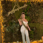 Valeria rubia jovencita divertida en Benidorm