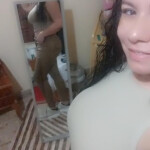 Morena extrovertida y encantadora