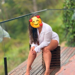 Chica curvy Nueva en la isla