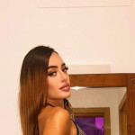 KATA JOVEN LATINA RECIEN LLEGADA A LA ISLA