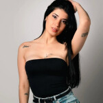 Laura Curvas y - Soy Laura una bomba latina que combina con . A mis 23 años ya sé lo que un hombre d